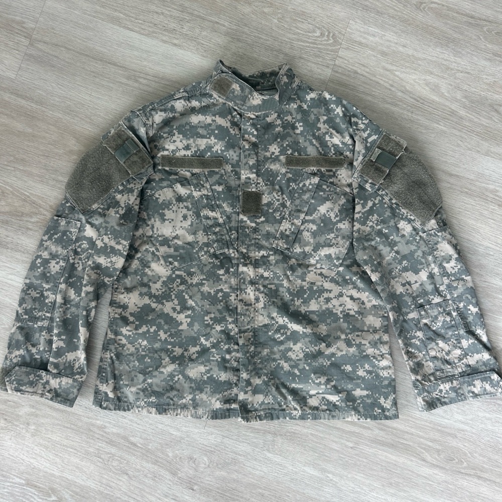 US Army ACU Jacket size Medium UCP Digital Camo Ripstop Military Authentic